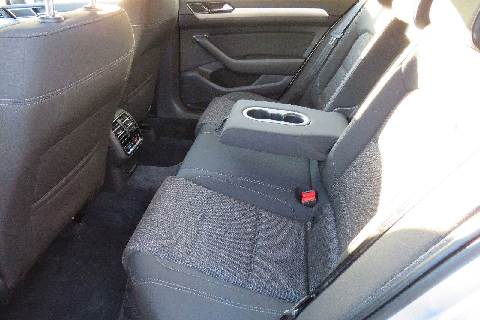 Fahrzeugabbildung Volkswagen Passat Variant Comfortline TDI DSG AHK NAVI