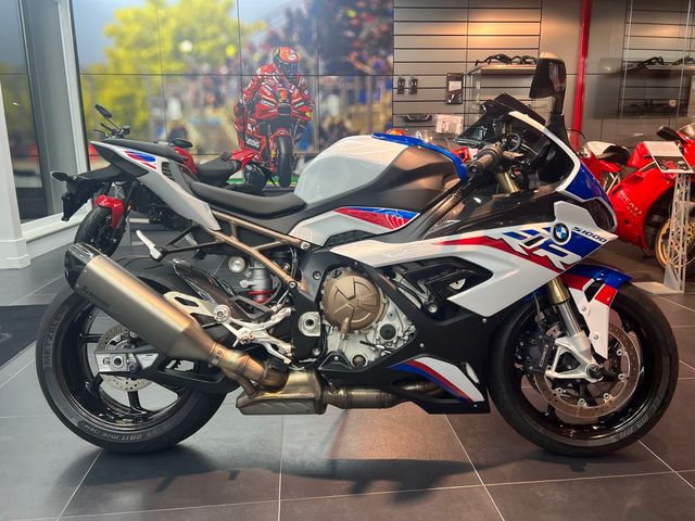 BMW S1000 RR M / Akra / FullCarbon 