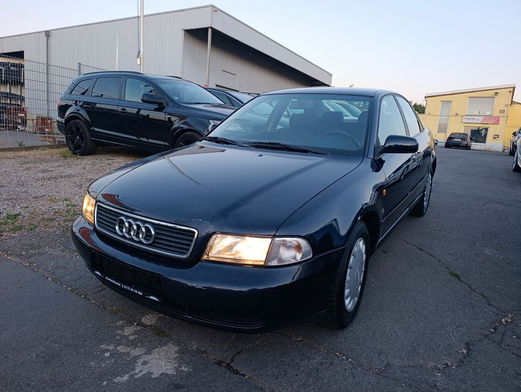 Audi A4 1.8*AHK*TÜV NEU*VIELE NEUTEILE*REP 2000EURO* - 1997