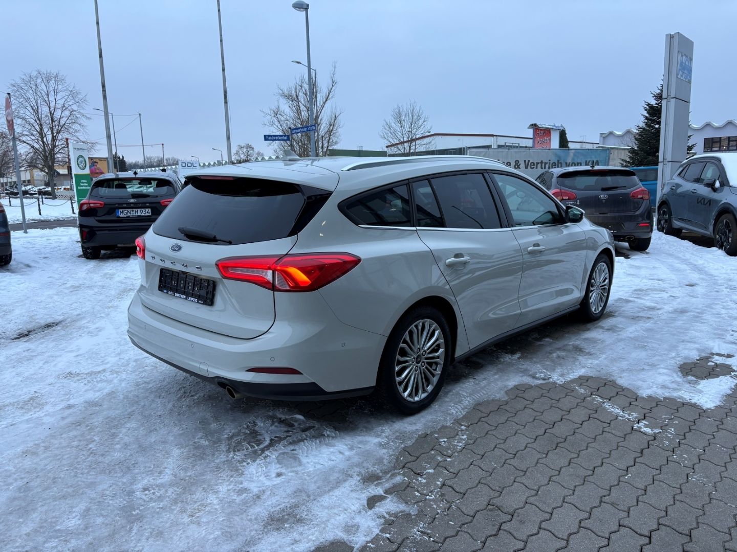 Fahrzeugabbildung Ford Focus Turnier Titanium VerkehrszeichenERK Kamera