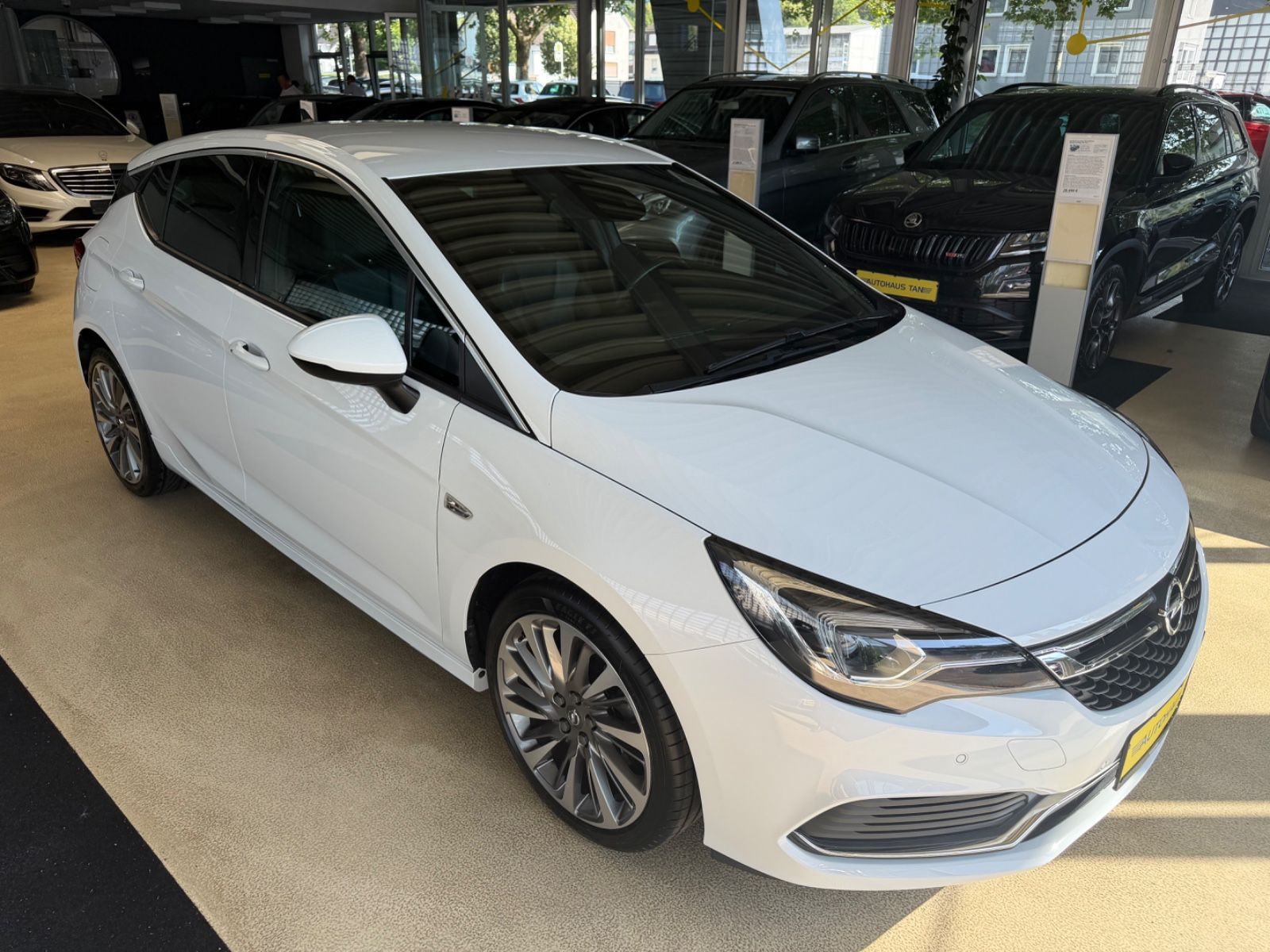 Fahrzeugabbildung Opel Astra K Lim. 5-trg. Ultimate*OPC* 1.Hand