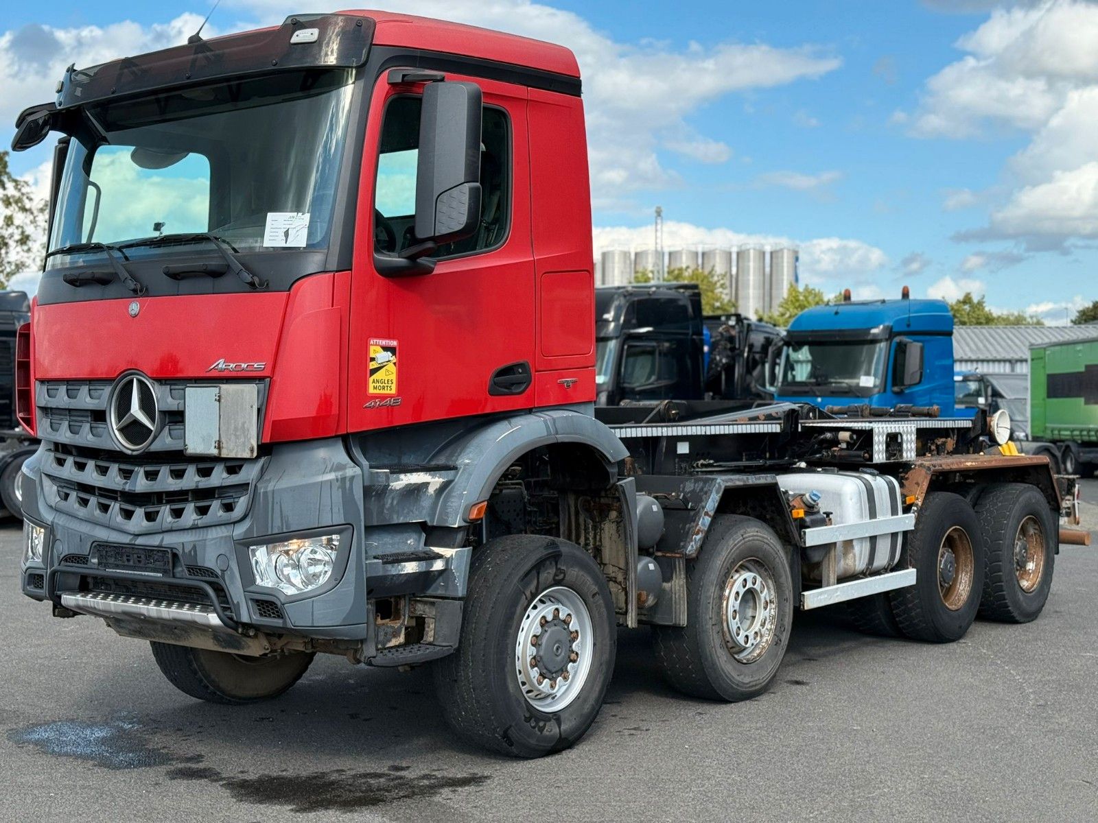Fahrzeugabbildung Mercedes-Benz Arocs 4148 8x6 Gergen Abrollkipper