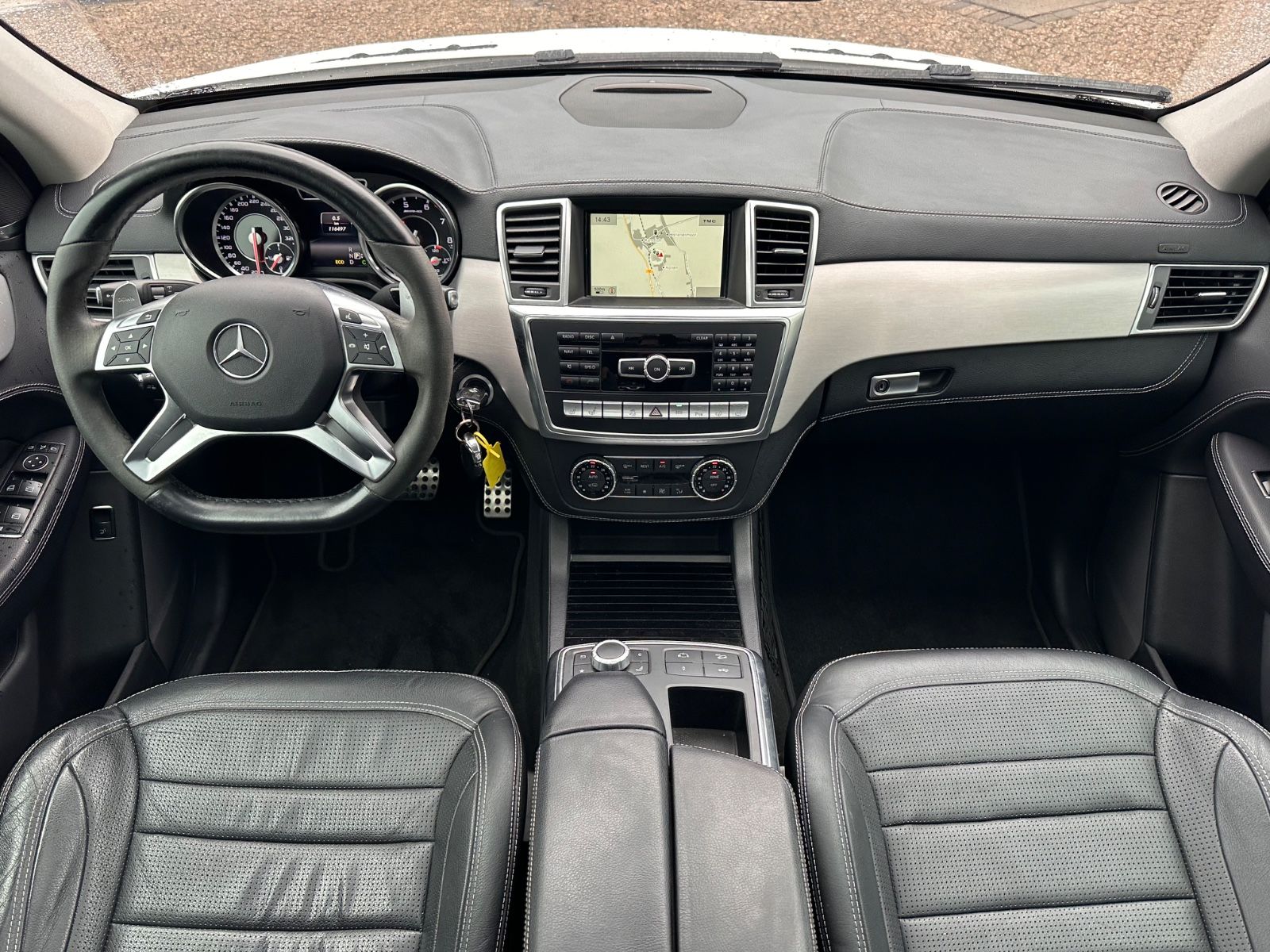 Fahrzeugabbildung Mercedes-Benz ML 63 AMG 4M Perform/AHK/Pano/Nachtsicht/21"/ACC