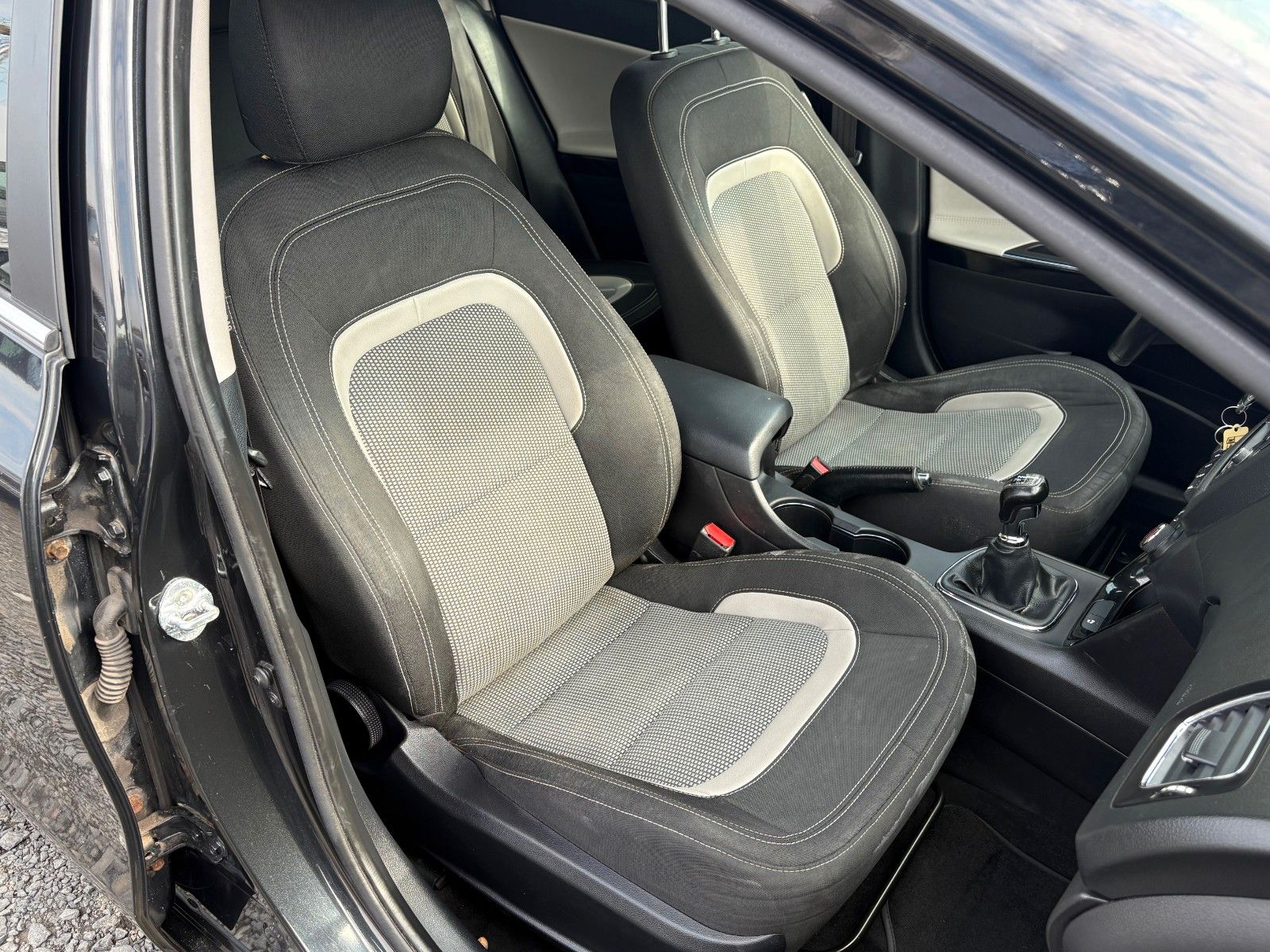 Fahrzeugabbildung Kia cee'd Sportswagon 1.6 CRDi Navi AHK Kamera 2.HD