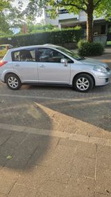 Nissan Tiida Automatik - Nissan Tiida: Auto