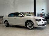 Skoda Octavia 1.8 Elegance *Pano,Multif.,Tempo,PDC* - Skoda Octavia mit Benzin-Antrieb: Limousine, 1.8