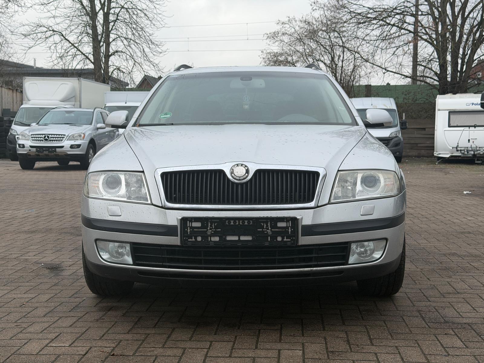 Skoda Octavia Combi Elegance 2.0 TDI/TEMPO/SITZH/KLIMA