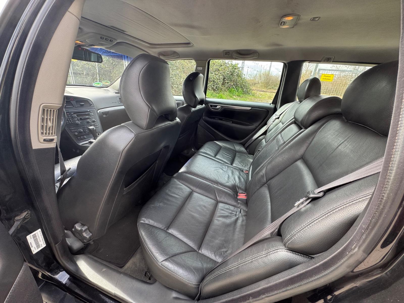 Volvo V70 2004 — photo 23