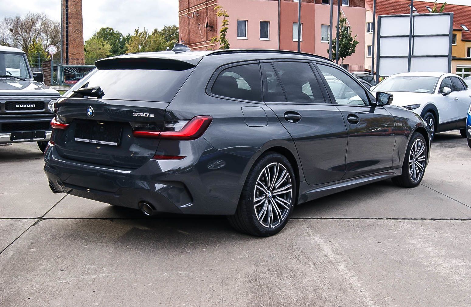 Fahrzeugabbildung BMW 330 e Touring xDrive Aut. M-SPORT H&K ANHZV LIVE