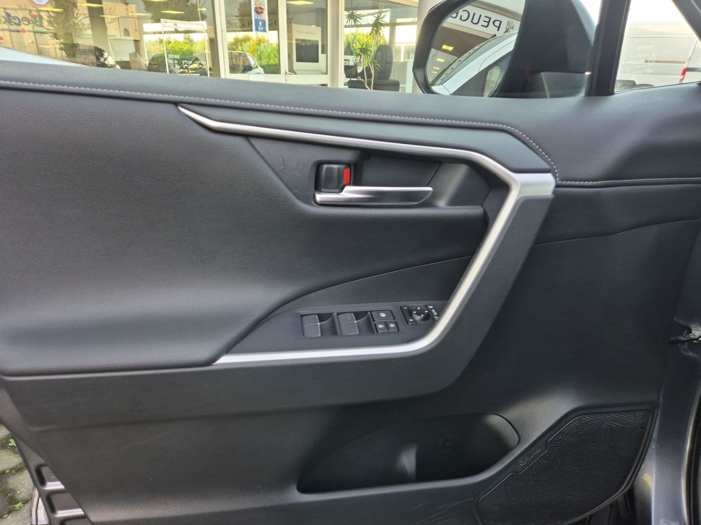 Fahrzeugabbildung Toyota RAV 4 4x2 Team D Hybrid 2.5 Navi LED ACC El. He