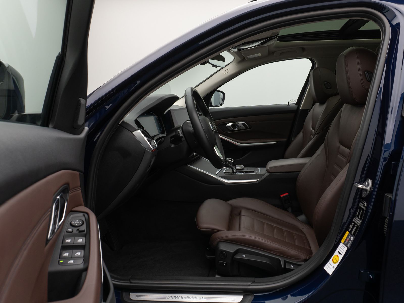 Fahrzeugabbildung BMW 330e Sport Line Panorama HUD DAB HiFi PDC Alarm