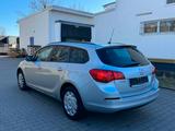 Opel Astra J Lim. 5-trg. Fun / Klima /TÜV HU NEU - Opel Astra: F