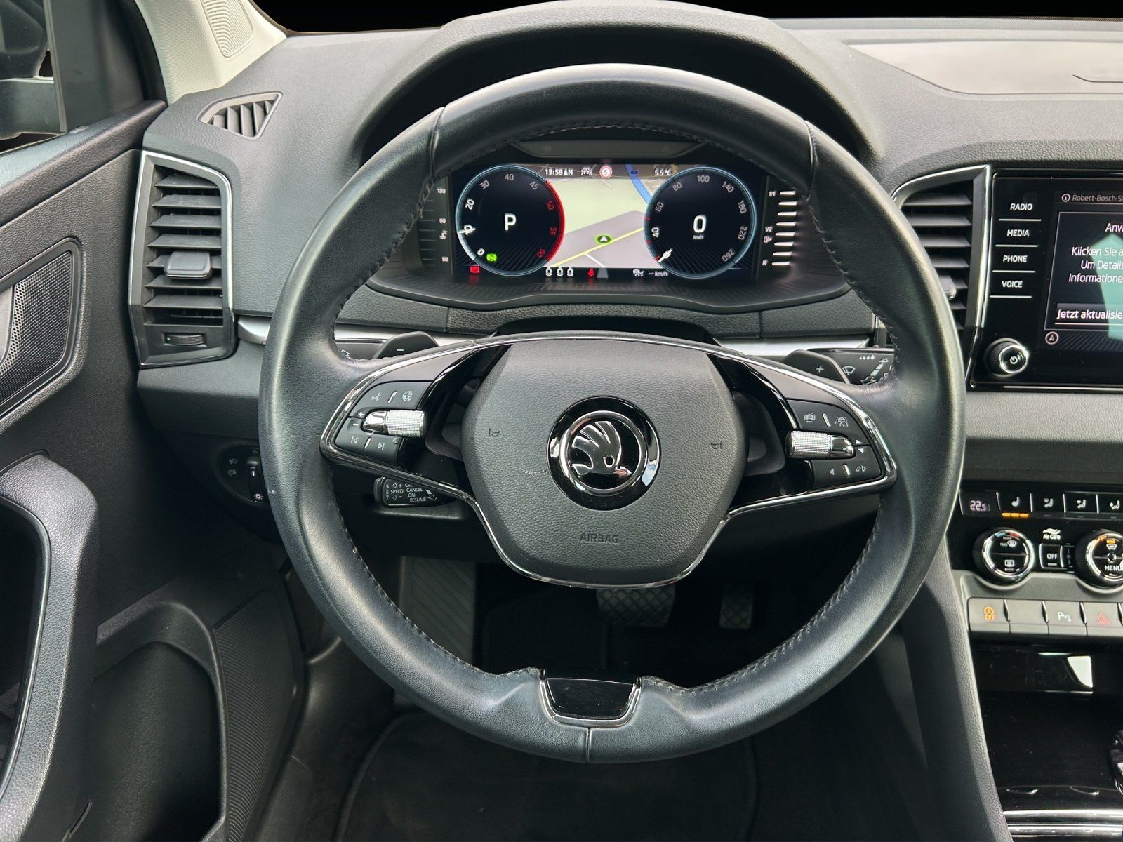 Fahrzeugabbildung SKODA Karoq Tour 2.0 TDI 4x4 DSG/LED/ACC/AHK/KAMERA
