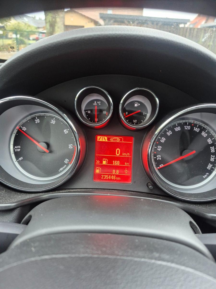 Opel Insignia 2011 — photo 13