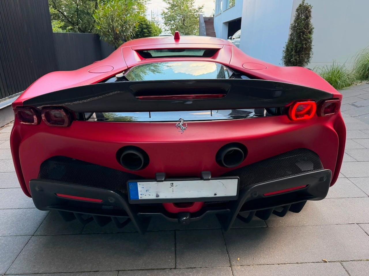 Ferrari SF90 *Lift *Carbon *AFS *Carplay *MATT LACKIERUN