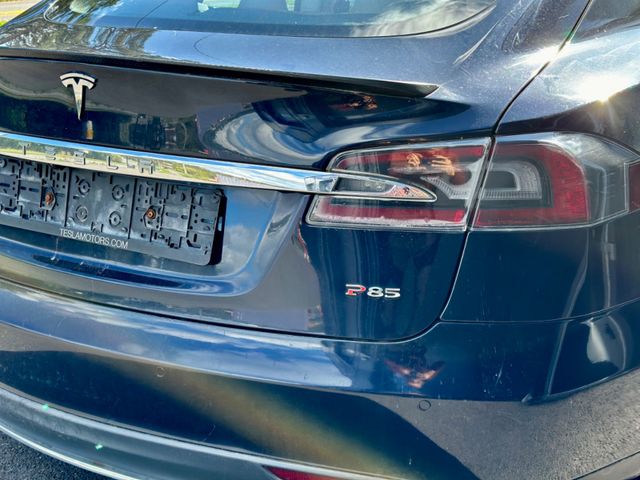 Tesla Model S P85 Free supercharging