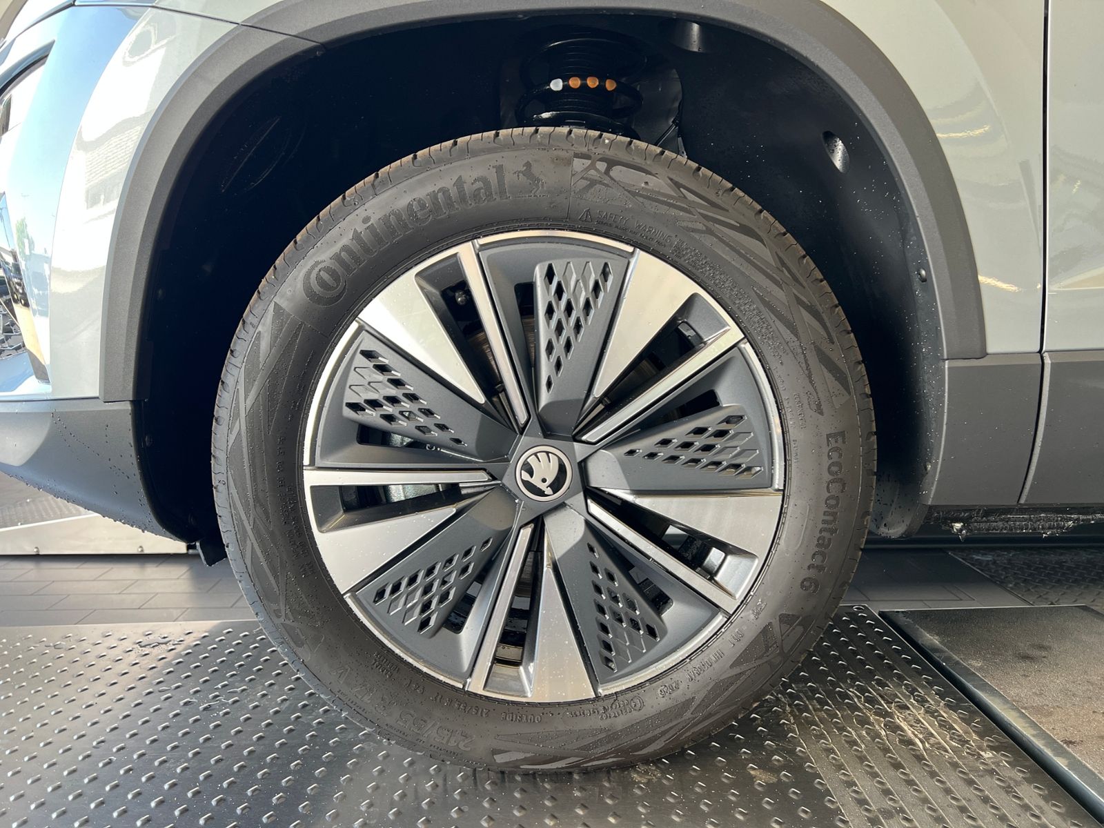 Fahrzeugabbildung SKODA Karoq Balance 1.5 TSI DSG *AHK, ACC, Rückfahrkam
