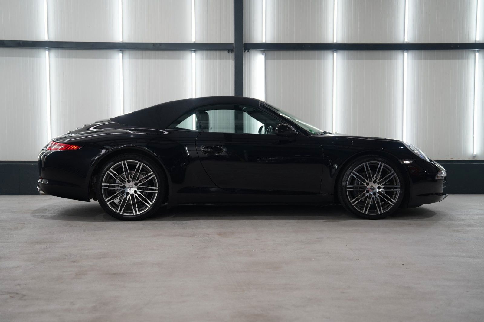 Fahrzeugabbildung Porsche 911 Carrera Cabriolet Black Edition Sport-Chrono