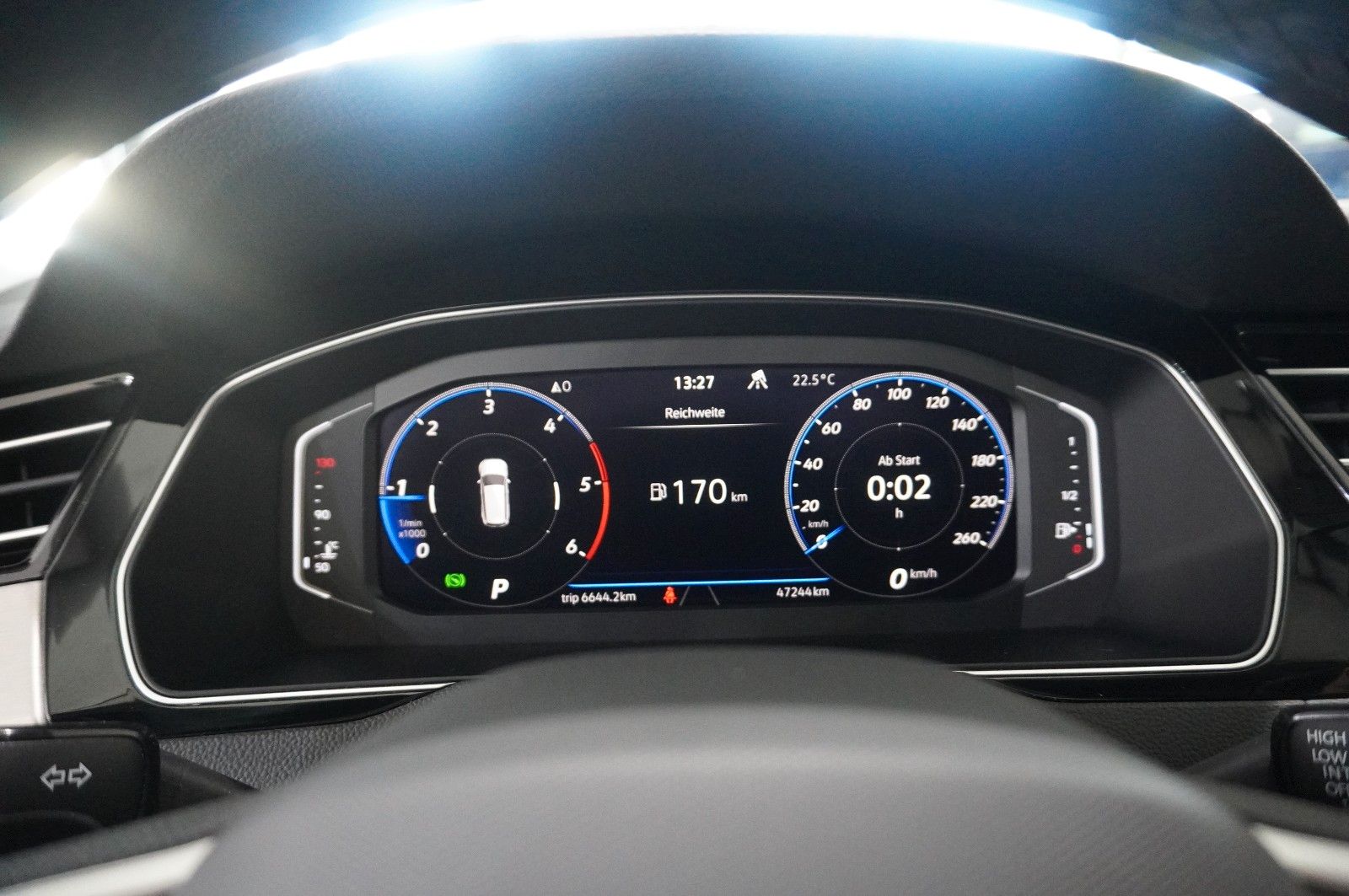 Fahrzeugabbildung Volkswagen Passat Vari. 2.0D R-LINE 4M NAVI/LED/KAMERA/AHK