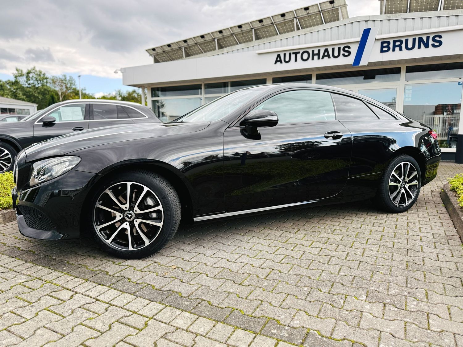 Fahrzeugabbildung Mercedes-Benz E 200 Coupé AVANTGARDE, AHK schw., RFK, Totw., L