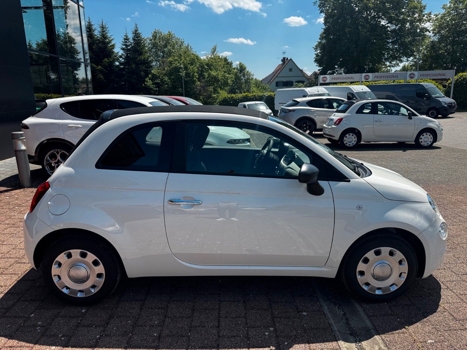 Fahrzeugabbildung Fiat 500C Carplay Tempomat Klima Tageszulassung