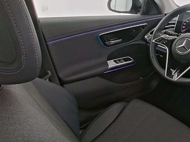 Fahrzeugabbildung Mercedes-Benz E 220 T d AVANTGARDE*Pano*AHK*Distronic*Totwink*