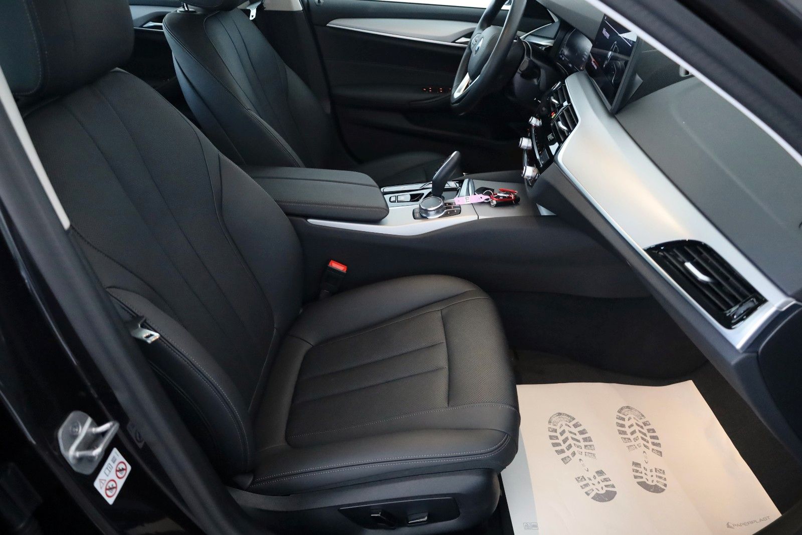 Fahrzeugabbildung BMW 520d xDrive Touring Leder,Navi,LED,Standheizung