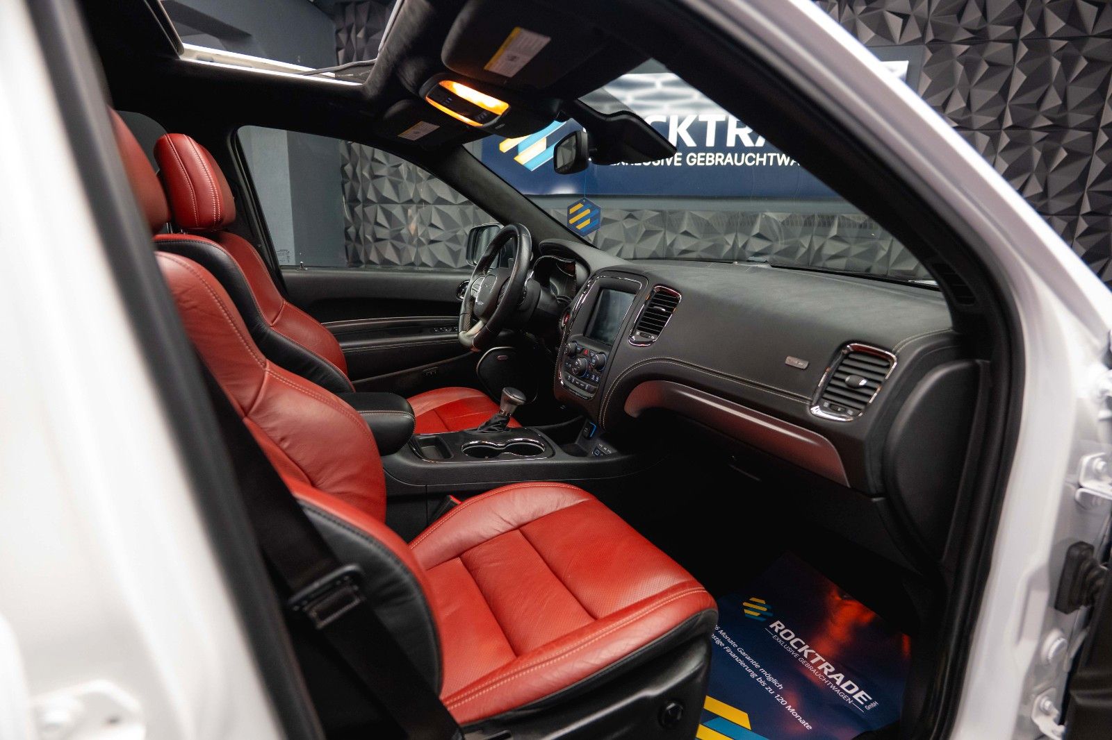 Fahrzeugabbildung Dodge Durango 6.4 V8 SRT Performance 4x4 Night-Paket