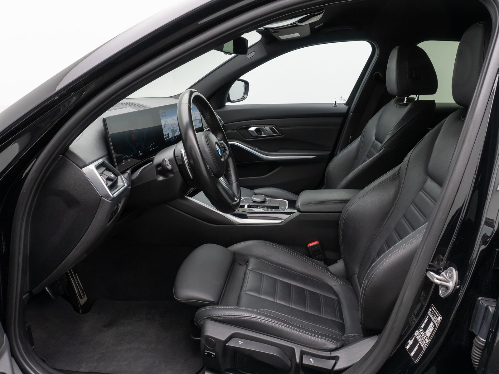 Fahrzeugabbildung BMW 320d M Sport AHK Stop&Go Alarm DAB Komfort 19Zol