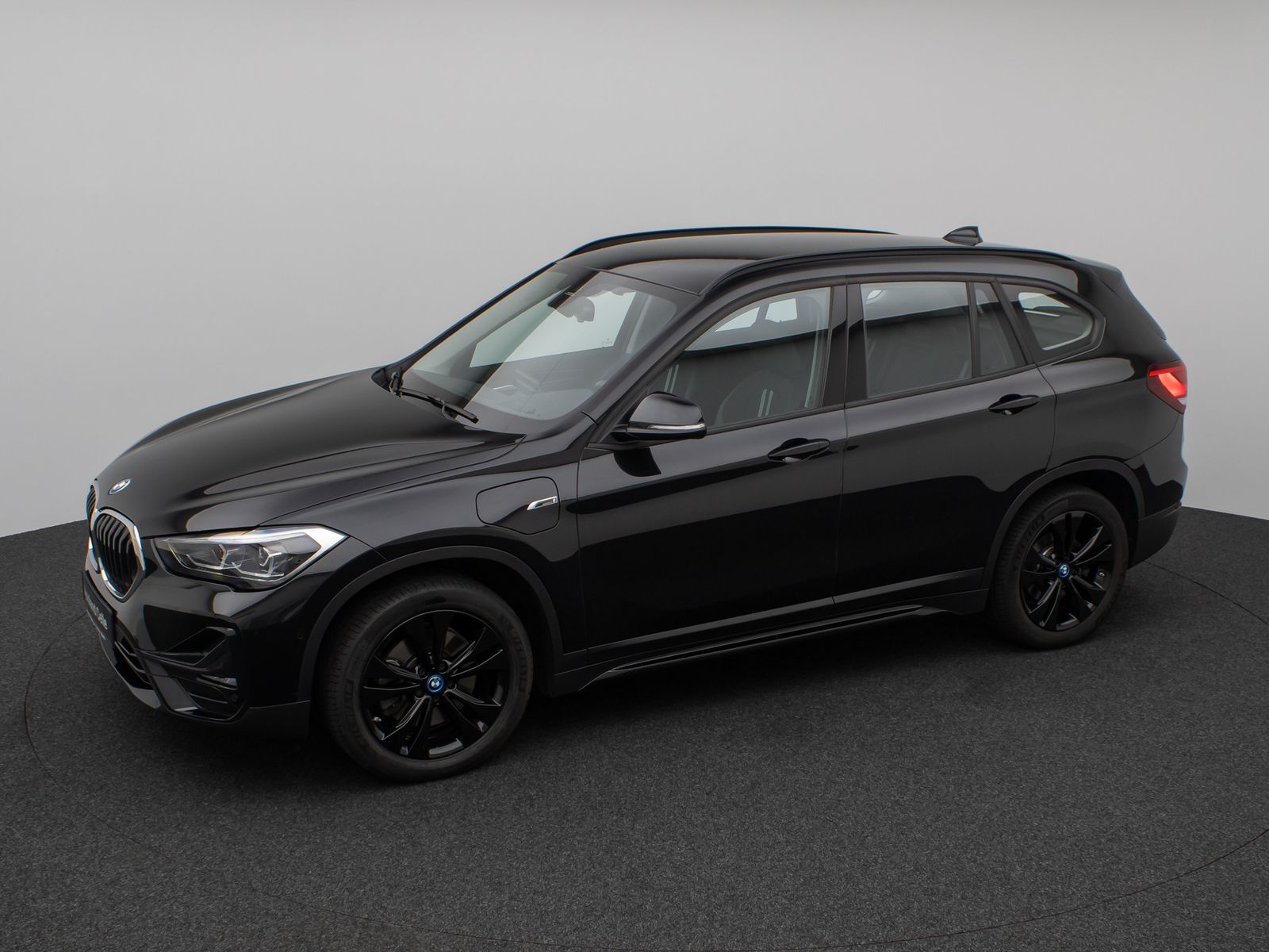 Fahrzeugabbildung BMW X1 xD25e Sport Line Kamera HUD DAB HiFi Komfort