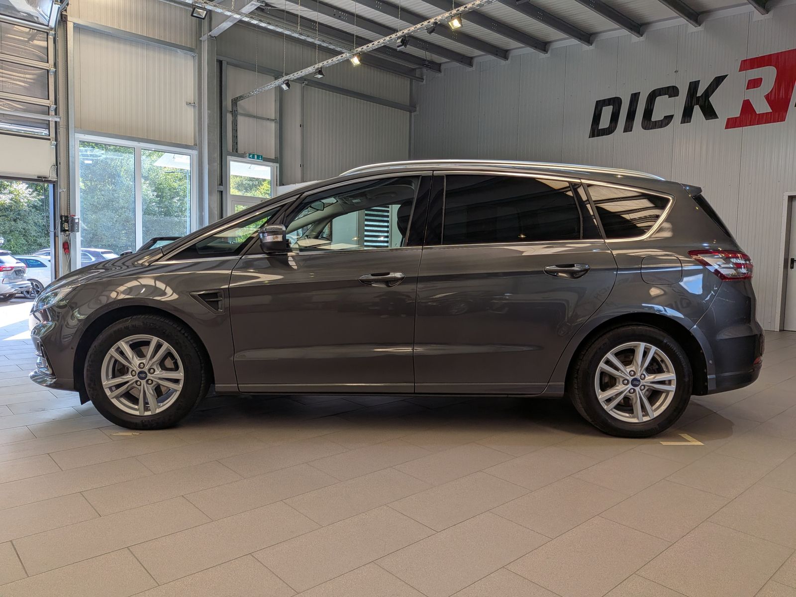Fahrzeugabbildung Ford S-MAX 2.0 Aut. Titanium*LED*CAM*ACC*AHK*7-SITZE