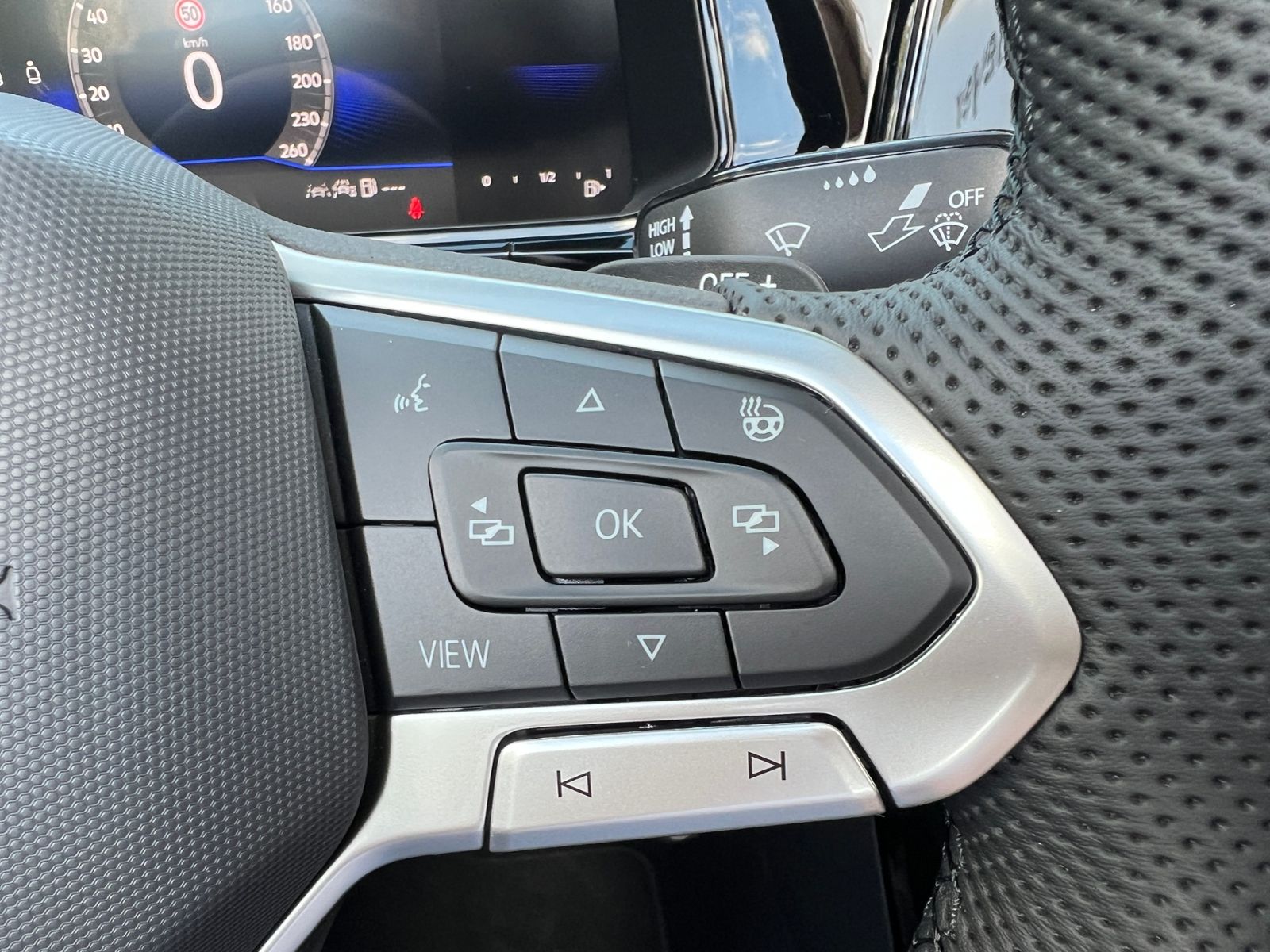 Fahrzeugabbildung Volkswagen T-Roc Cabriolet R-Line 1.5 TSI DSG *AHK, Soundsy