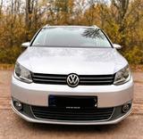 Volkswagen Touran 1.6 TDI DSG Highline gepglegt TÜV NEU