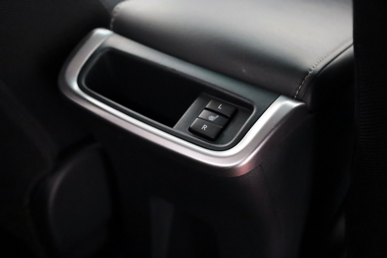 Fahrzeugabbildung Toyota Hilux 2.8 D-4D Executive, CarPlay, Kamera, Rollo