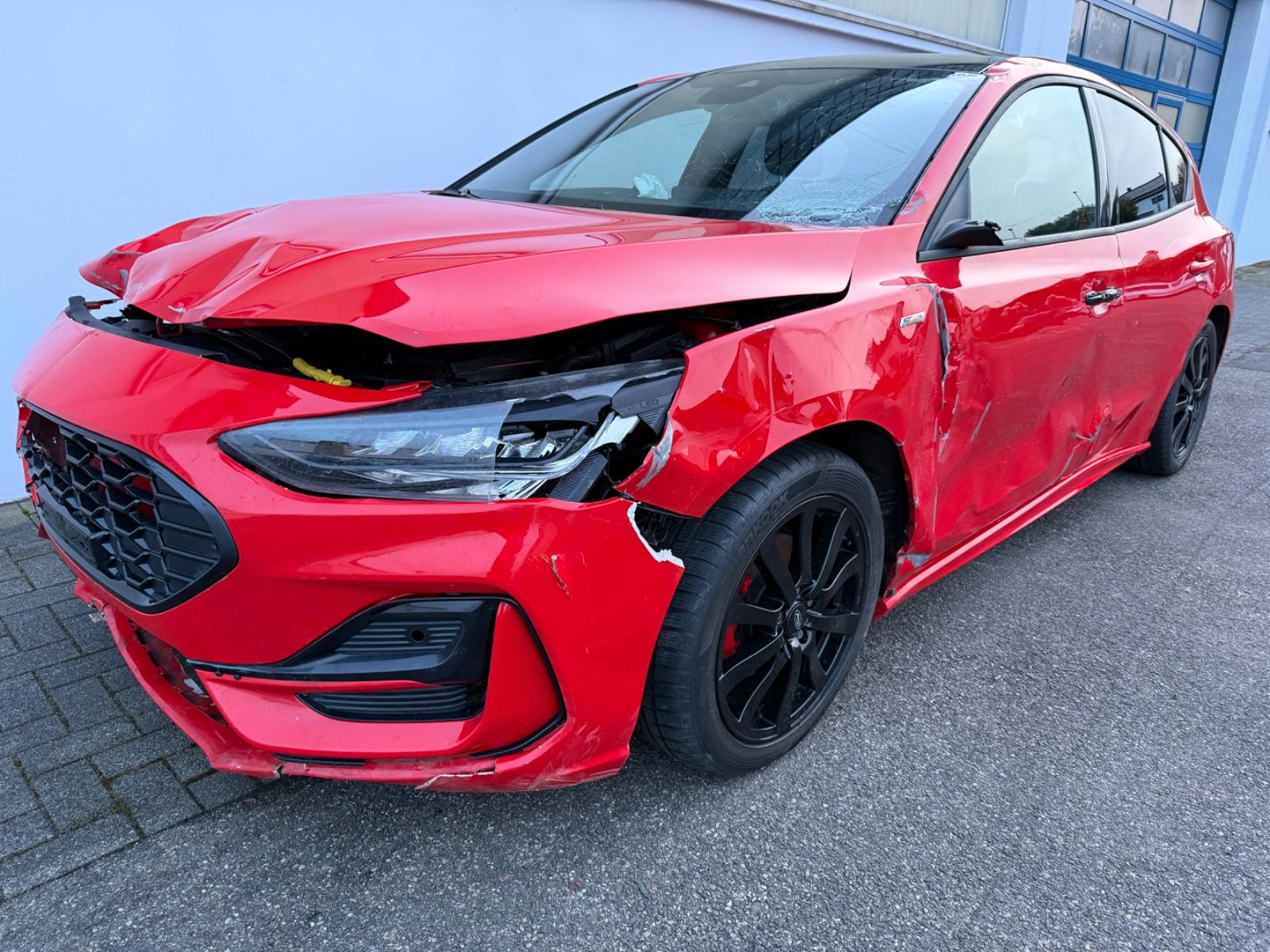 Ford Focus Lim.1,5 TDCi  ST-Line X Automatik Panorama