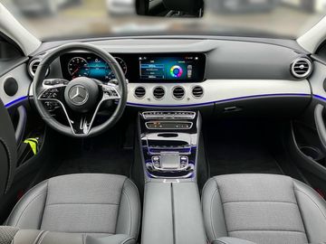Mercedes E 220 - 12
