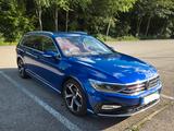 Volkswagen Passat Variant R-Line/Bremsen neu/Scheckh/Matrix - Volkswagen Passat Variant: Von Privat