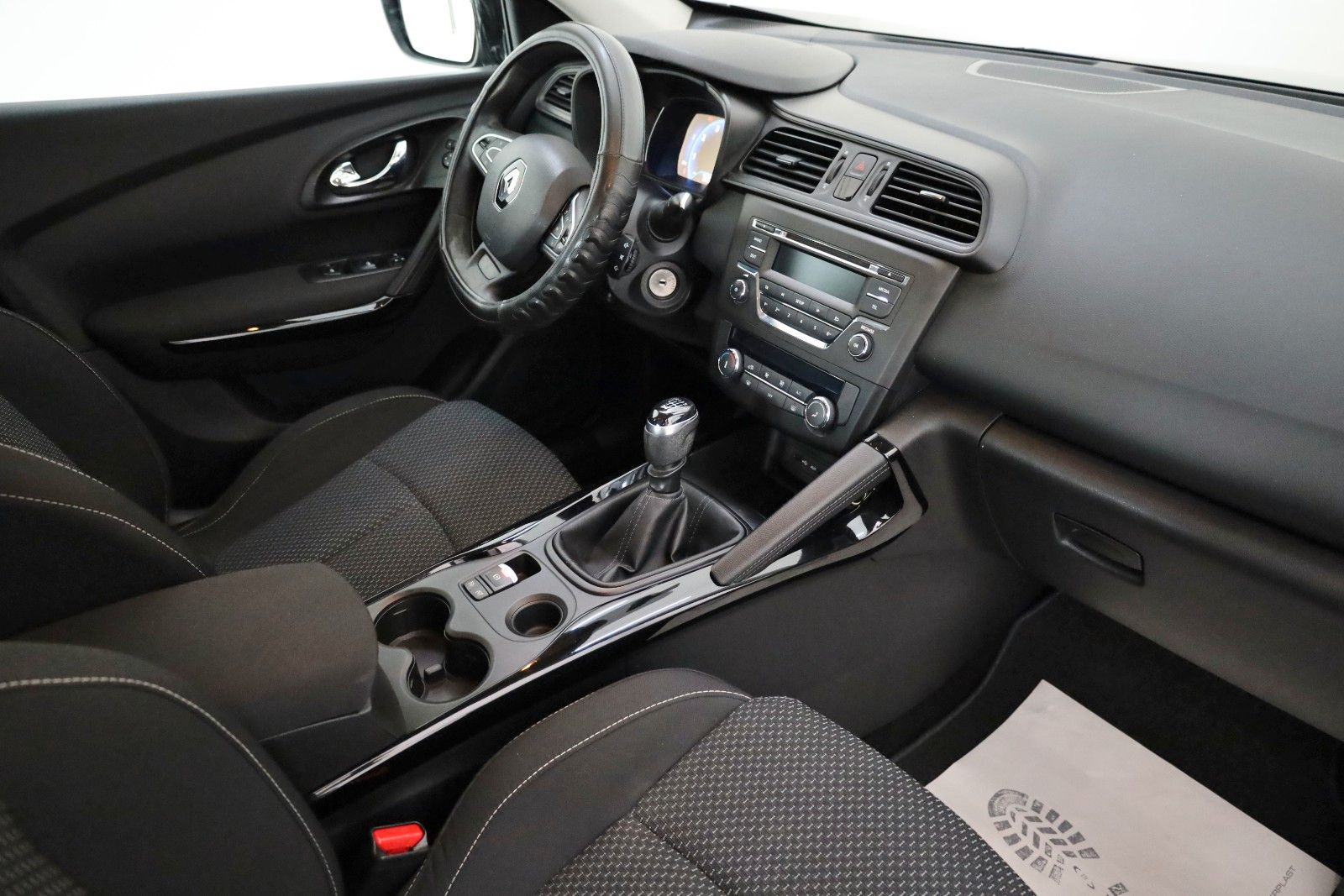Fahrzeugabbildung Renault Kadjar Life Klima,AHK,8 fach bereift