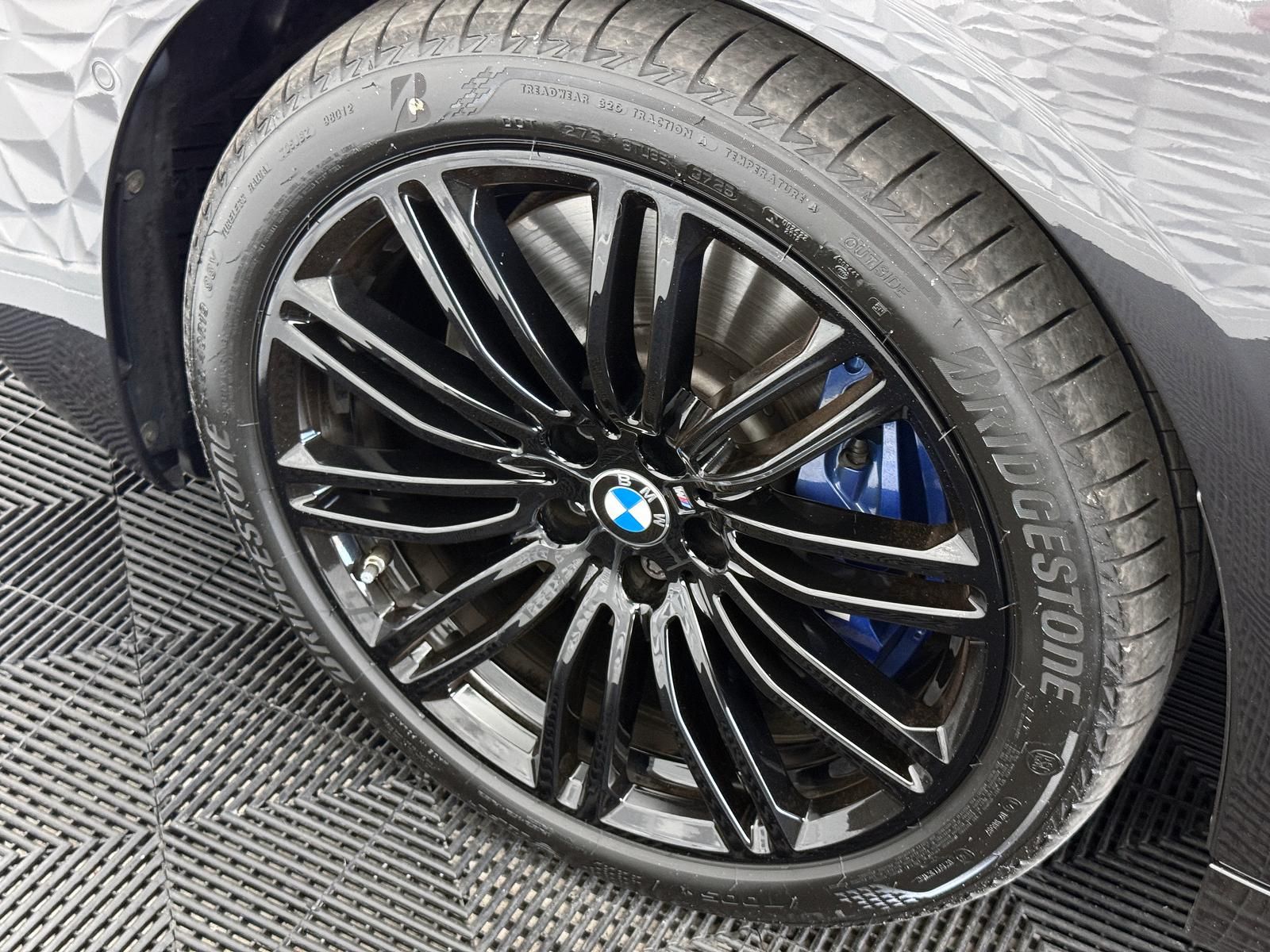 Fahrzeugabbildung BMW d*XDRIVE*M-PAKET*AHK*H&K*LIVE*360°HUD*KEYL*DAB