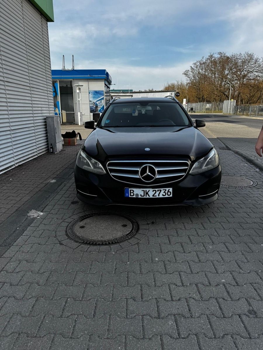MERCEDES-BENZ E 220
