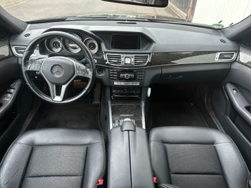Mercedes E 220 - 12