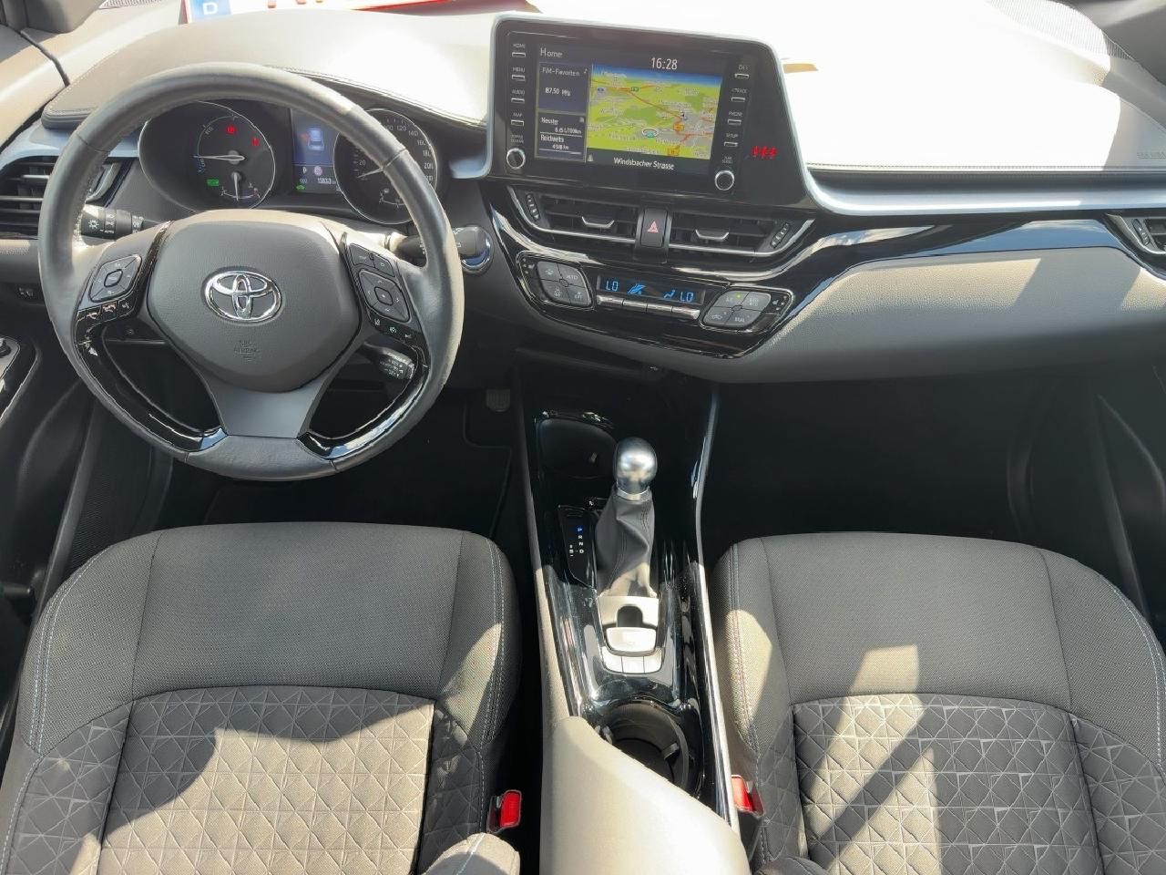 Fahrzeugabbildung Toyota C-HR 2,0 Hybrid Team D *Comfortpaket*