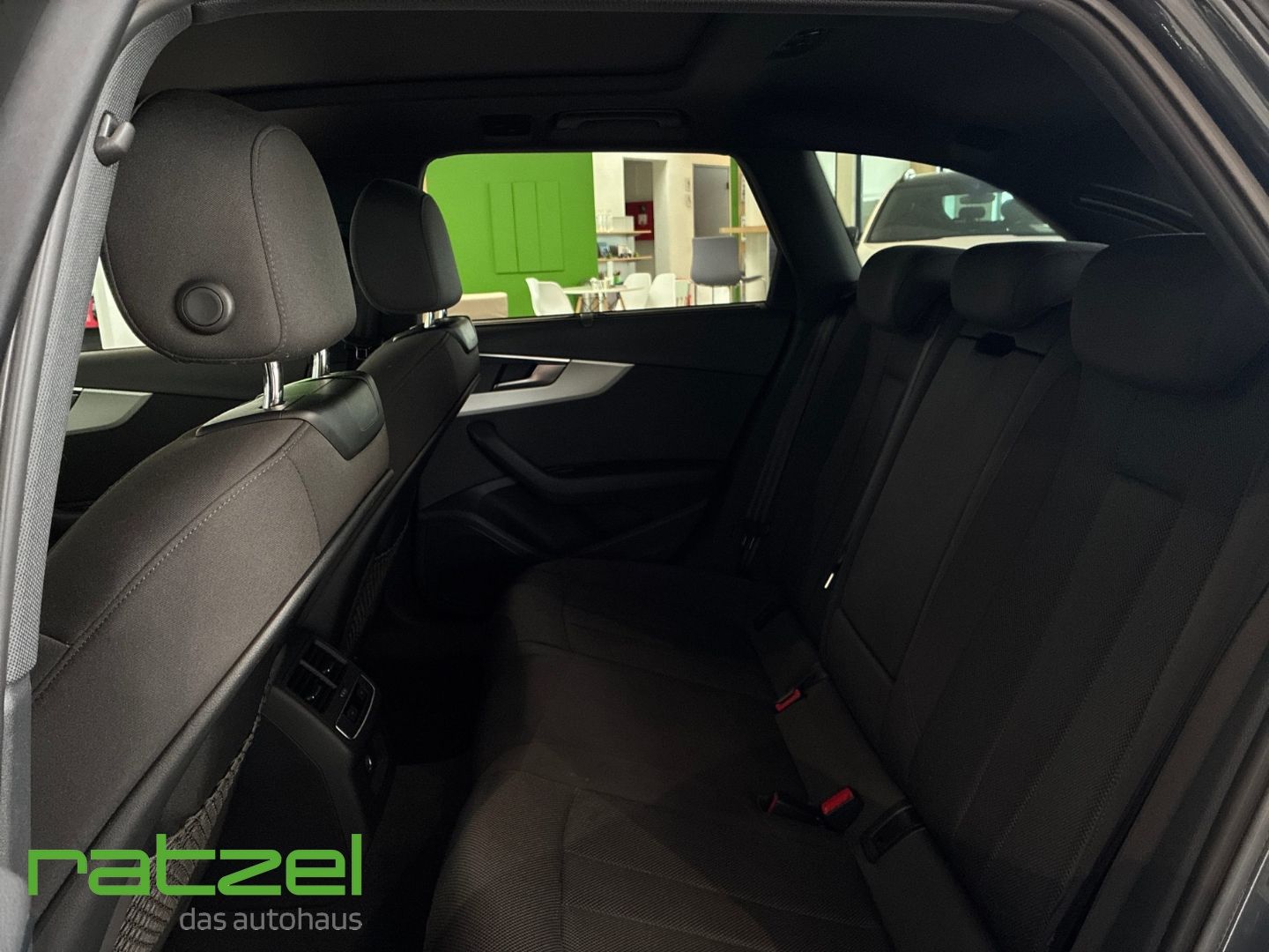 Fahrzeugabbildung Audi A4 Avant 40 2.0 TDI DSG Navi+ El. Panodach+ACC
