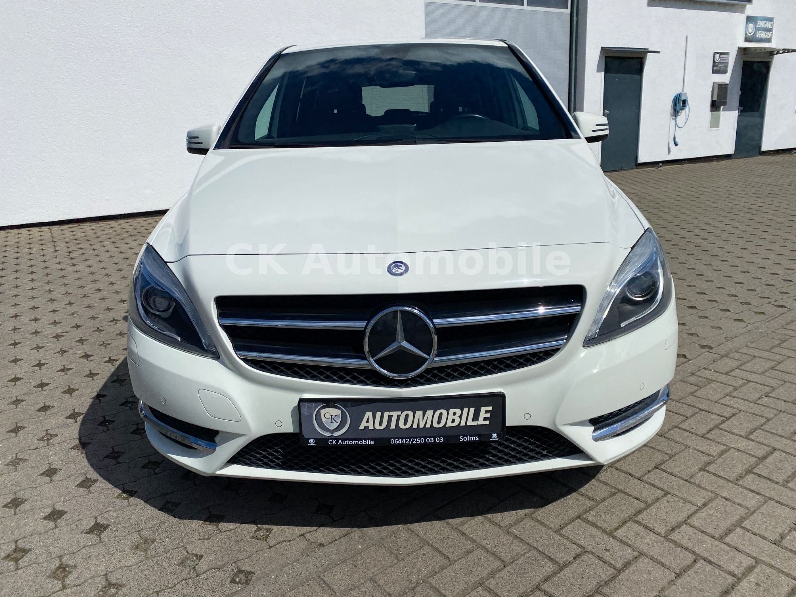 Fahrzeugabbildung Mercedes-Benz B200 Automatik Night-Paket/Leder/Bi-Xenon/Kamera