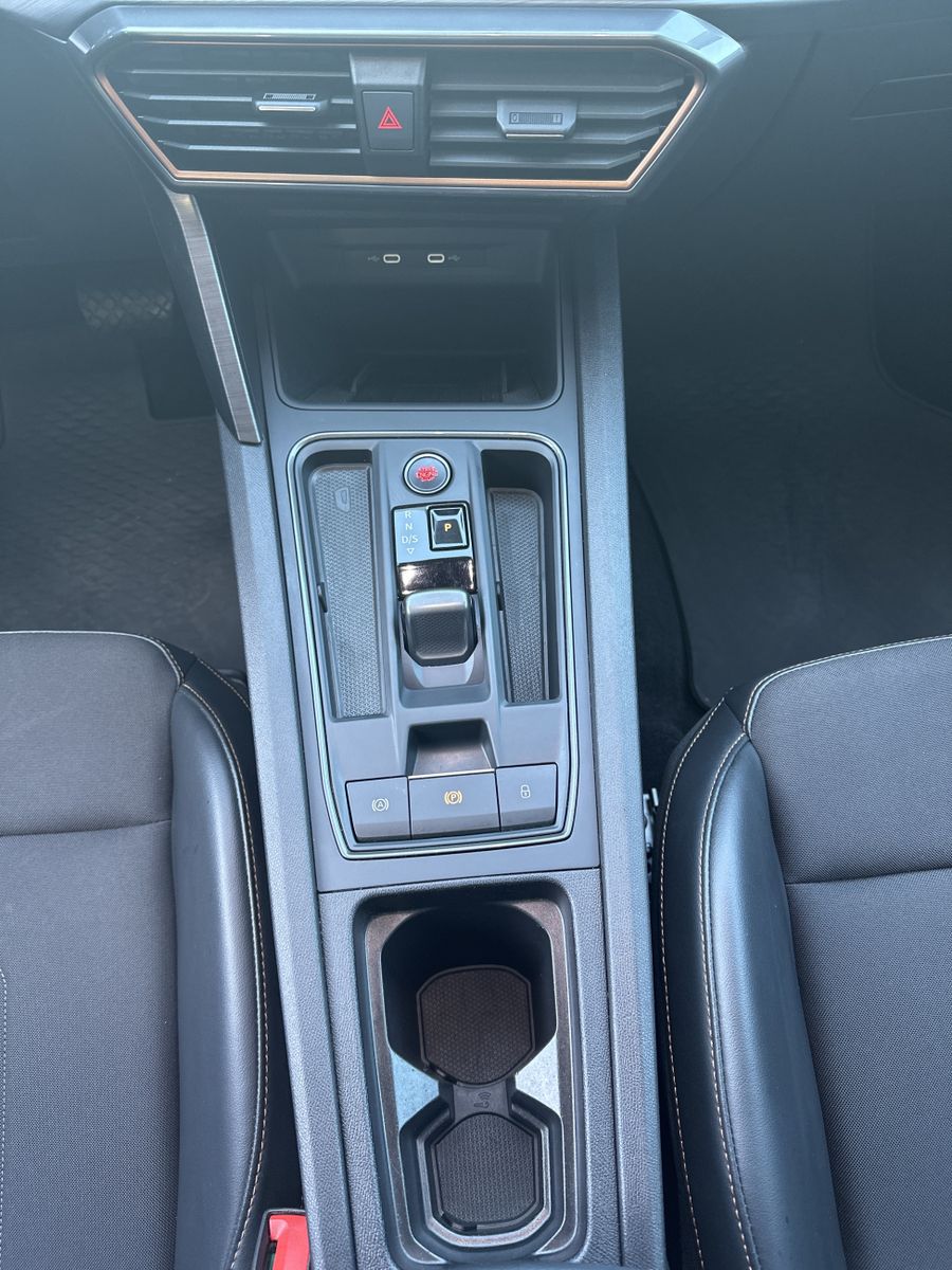 Fahrzeugabbildung CUPRA Formentor 1.4 TSI DSG e-Hybrid NAV+LED+ACC+KAM
