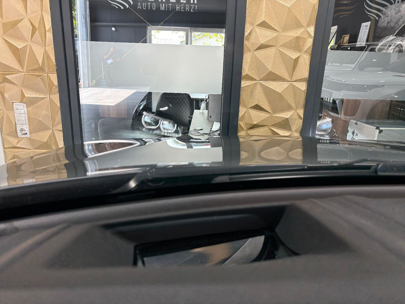 Fahrzeugabbildung BMW X6 xDrive 30 d/360°/PANO/HEAD-UP/NAVI/MEMORY/SHZ