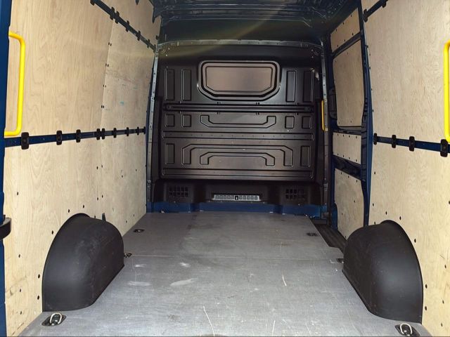 CRAFTER KASTEN 2.0 TDI MR FWD AZV+CAM+DAB+NAVI