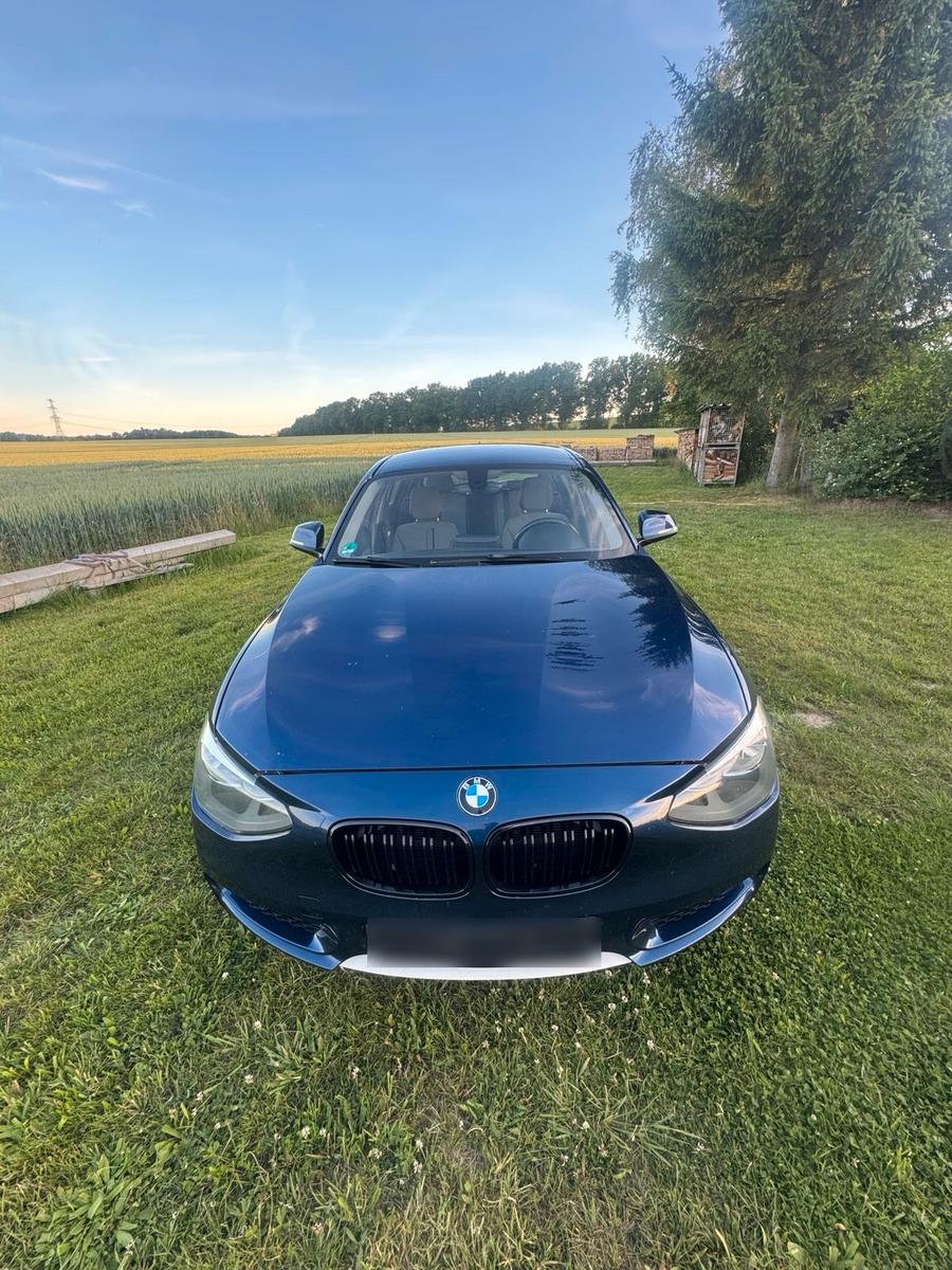 BMW 116 2012 — rear view