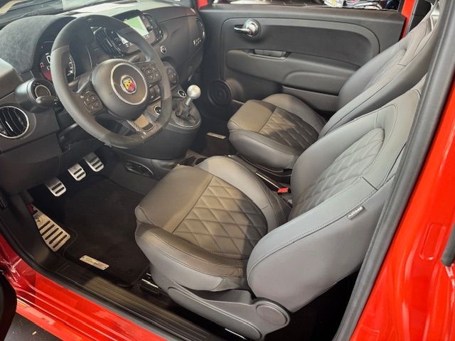 Fahrzeugabbildung Abarth 695C Turismo  LEDER BEATS NAVI 17