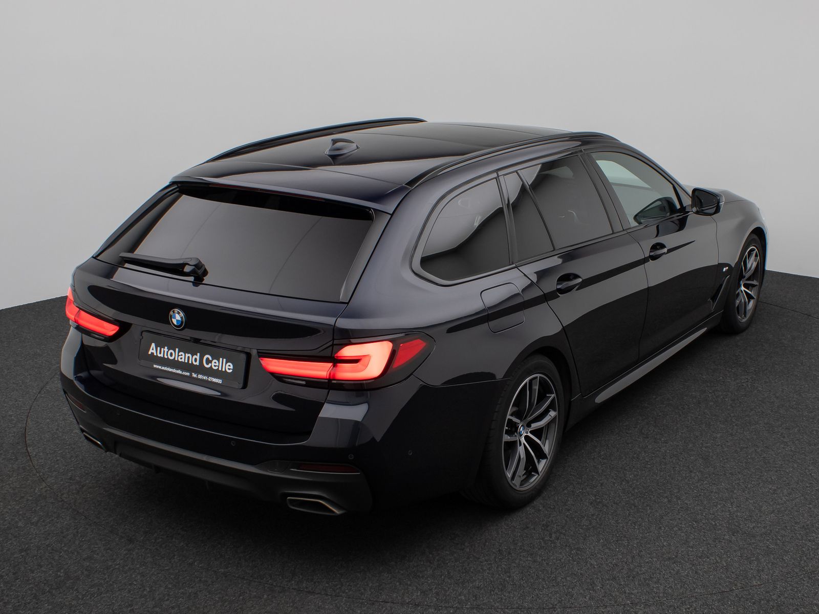 Fahrzeugabbildung BMW 530d xD M Sport Panorama Kamera HUD HiFi Komfort